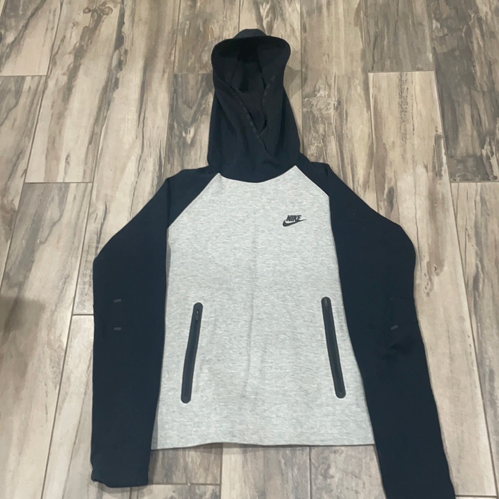 Nike women’s hooded training top